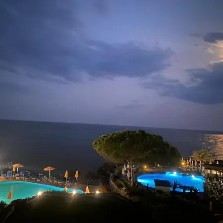 Giardino Sul Mare 贾迪尼-纳克索斯