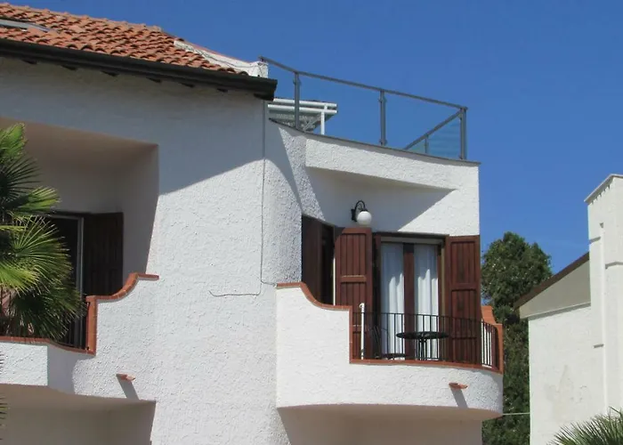 Giardino Sul Mare Джардини-Наксос